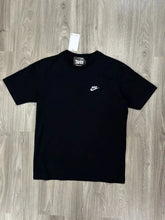 CAMISETA NK SPORTSWEAR CLUB - PRETA