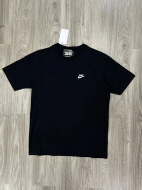 CAMISETA NK SPORTSWEAR CLUB - PRETA