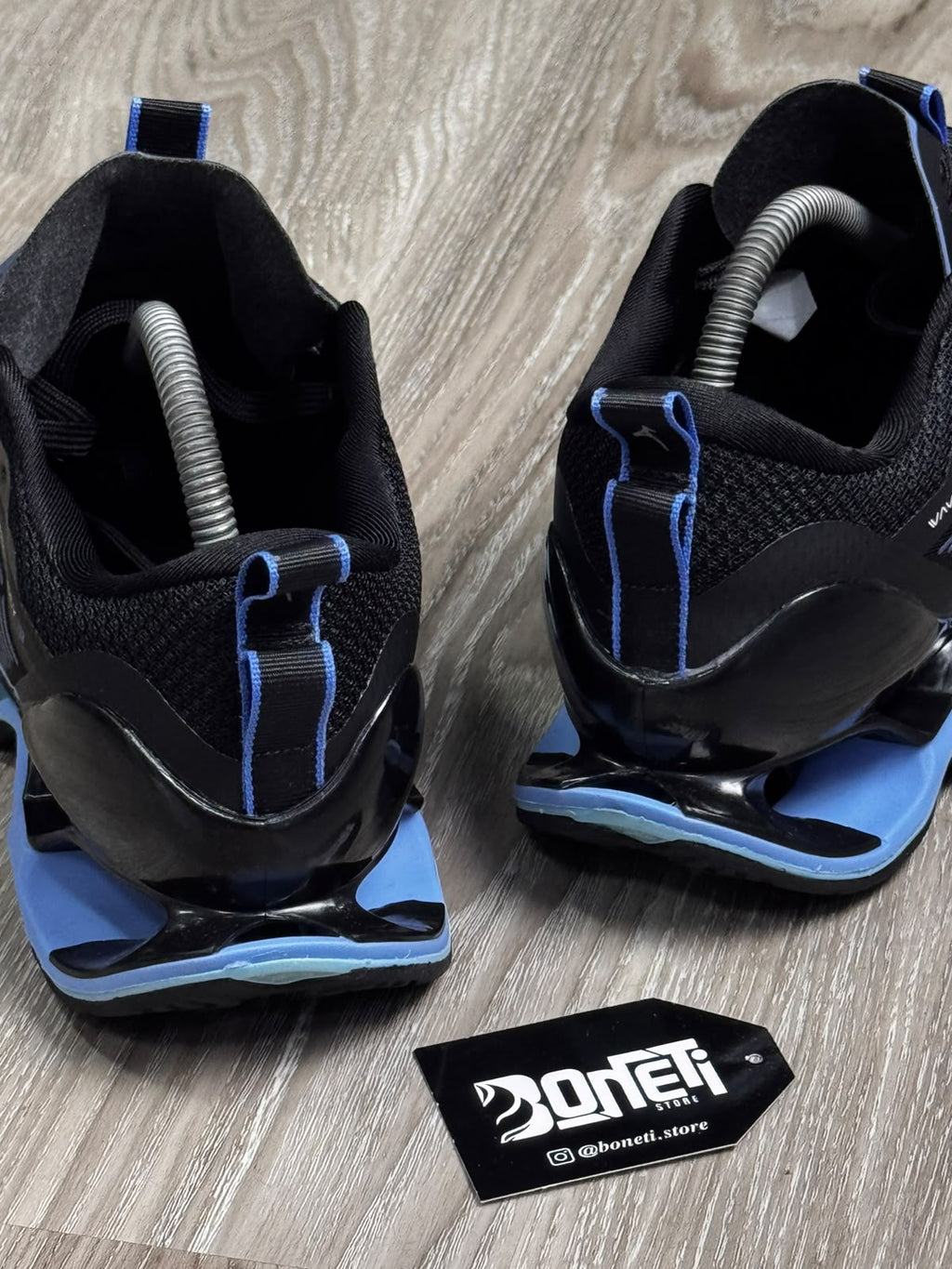 TÊNIS MZN WAVE PROPHECY 13 - PRETO E AZUL
