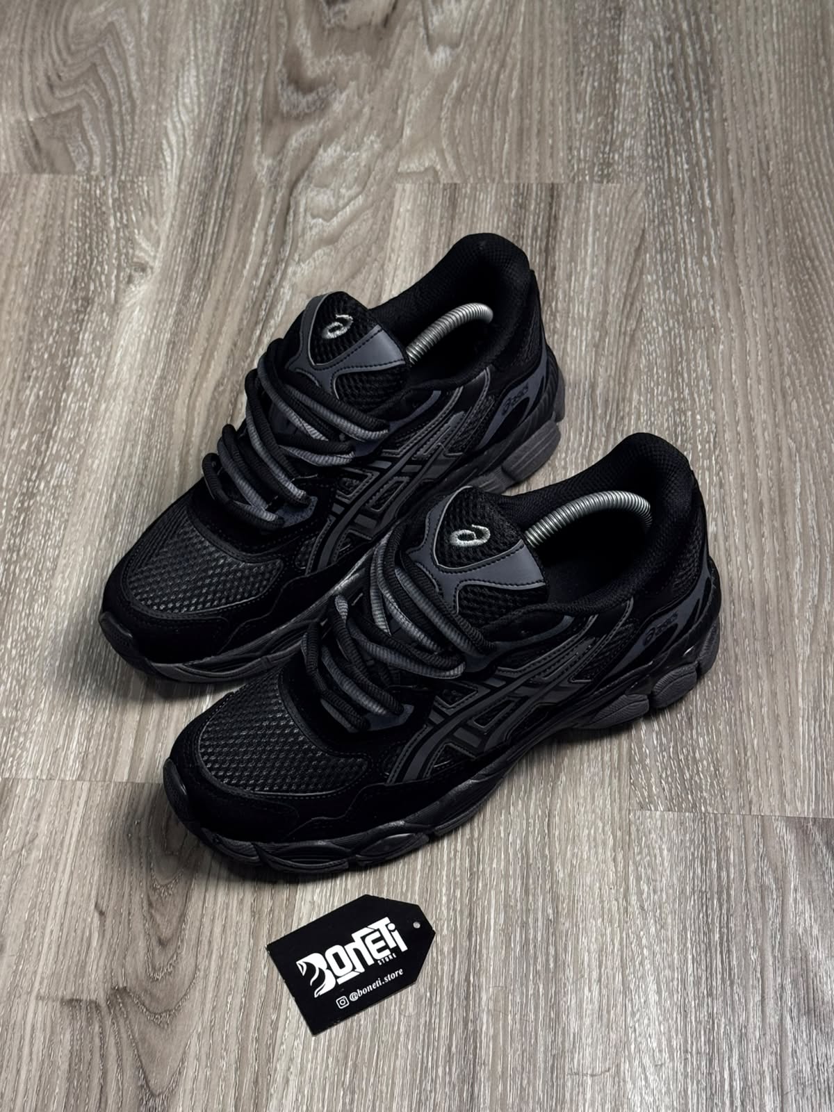 TÊNIS ASICS GEL NYC - PRETO E GRAFITE