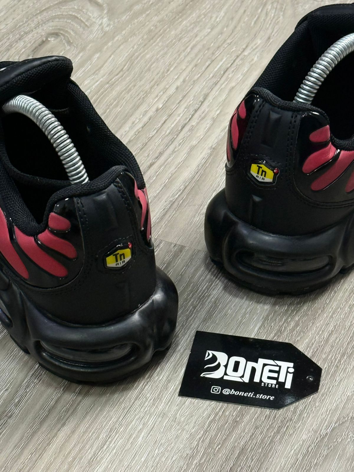 TÊNIS NK AIR MAX PLUS TN CHANGE COLOR - RED