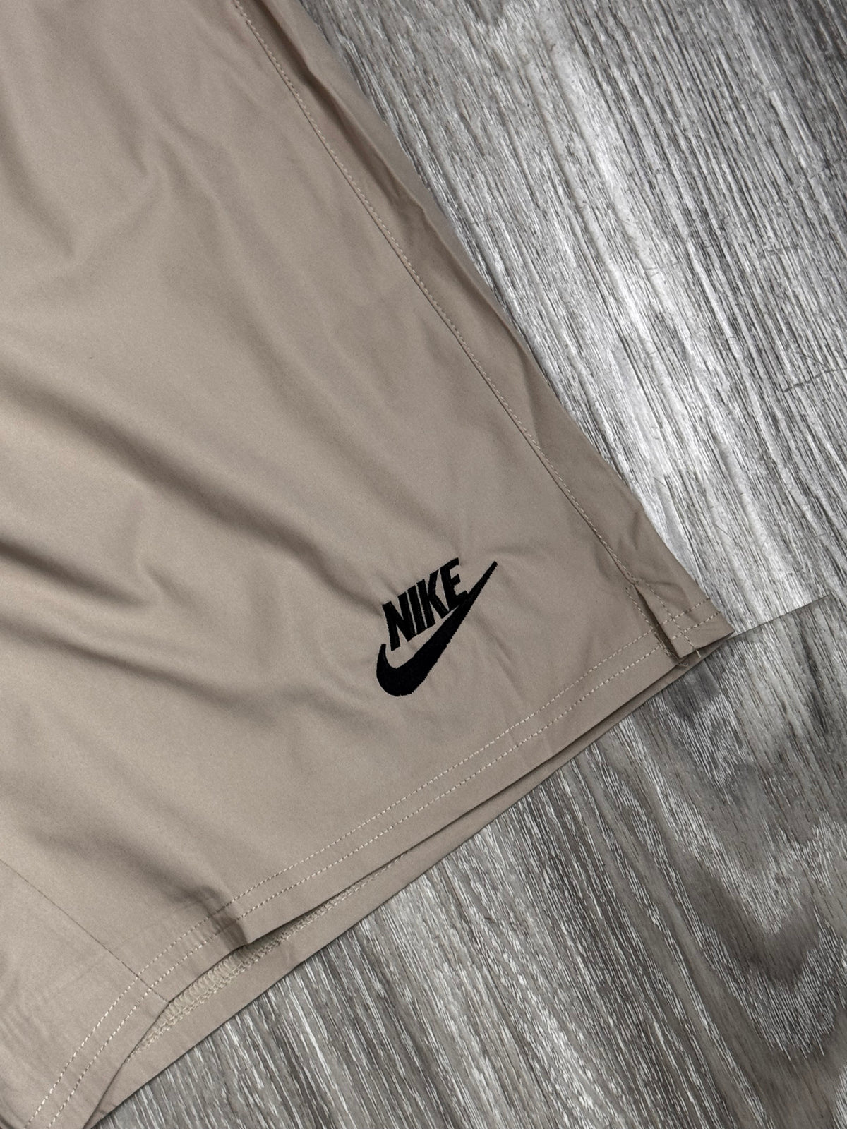 SHORTS TACTEL NK CLUB BORDADO - CAQUI