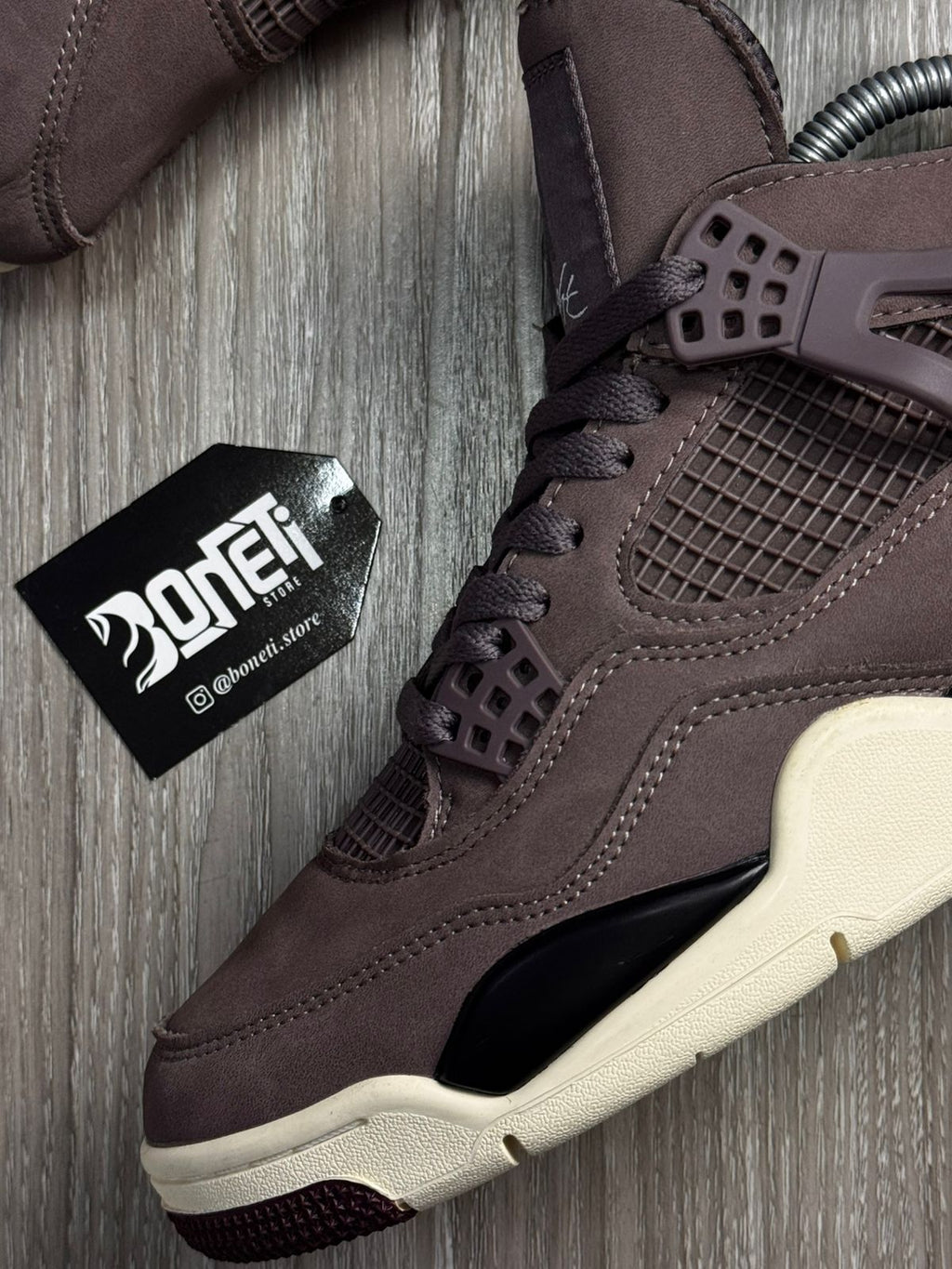 TÊNIS NK JORDAN 4 - A MA MANIERE