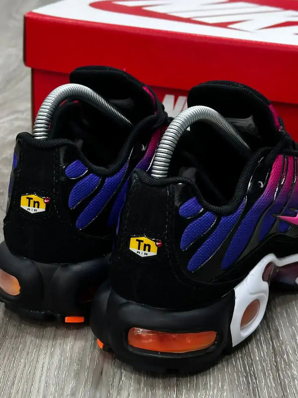 TÊNIS NK AIR MAX PLUS TN - BARCELONA