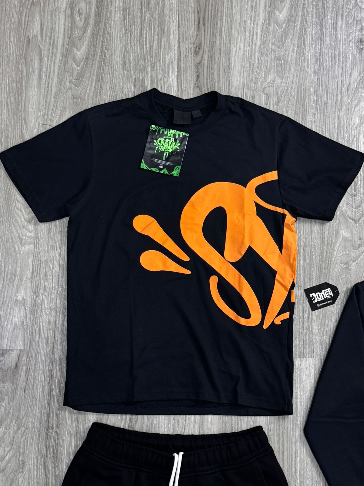 CONJUNTO SYNA WORLD + MOLETOM - BLACK ORANGE
