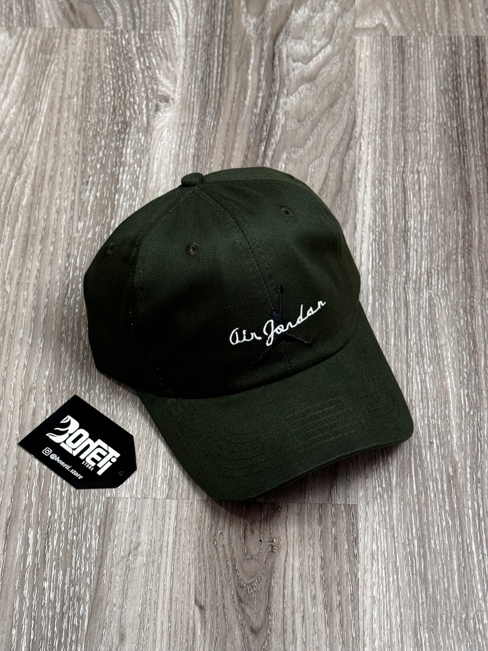 BONÉ AIR JORDAN CLUB SCRIPT - VERDE MILITAR