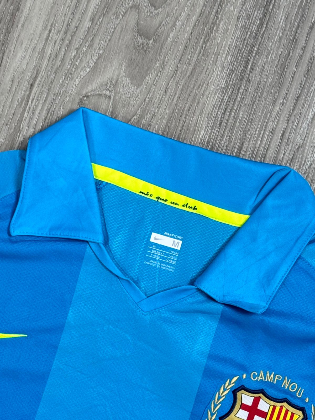 CAMISA RETRÔ BARCELONA 2007 RONALDINHO - AZUL