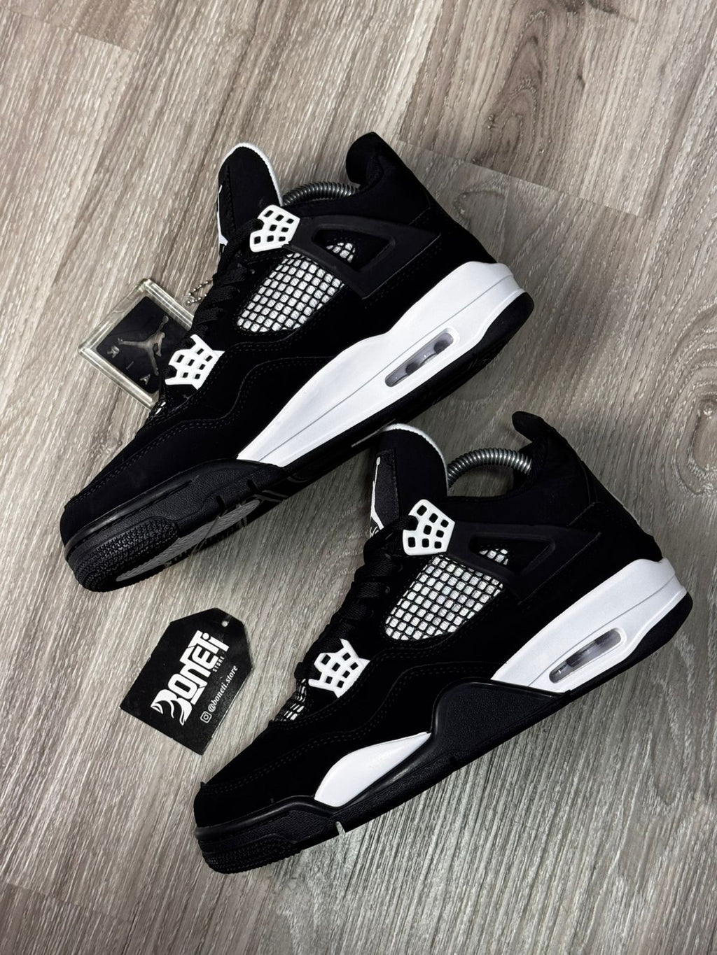 TÊNIS NK JORDAN 4 - WHITE THUNDER
