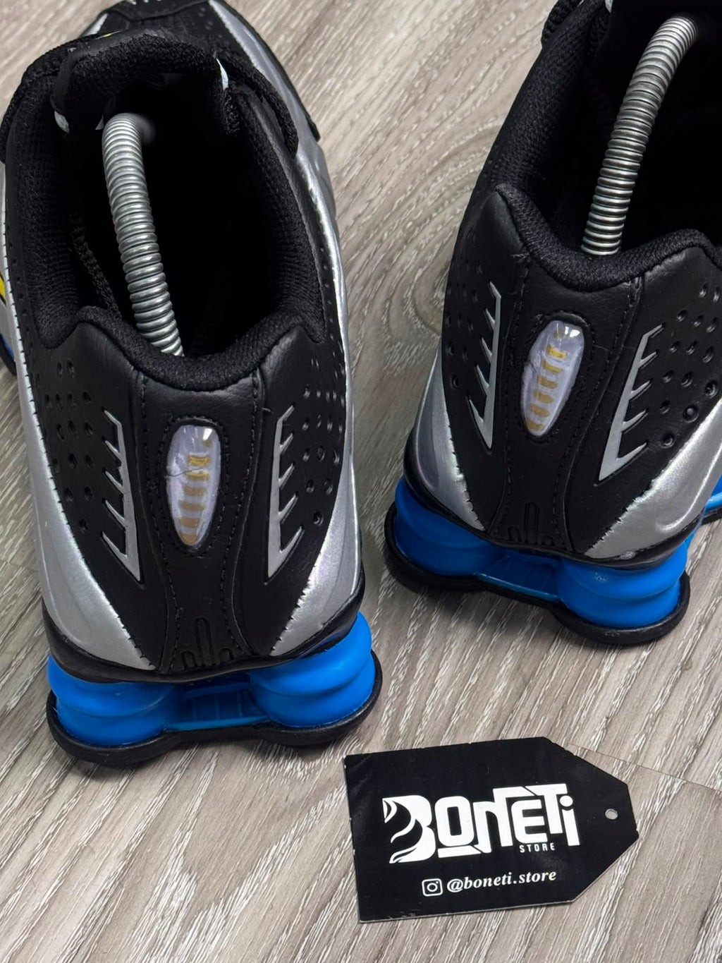 TÊNIS NK SHOX R4 BR