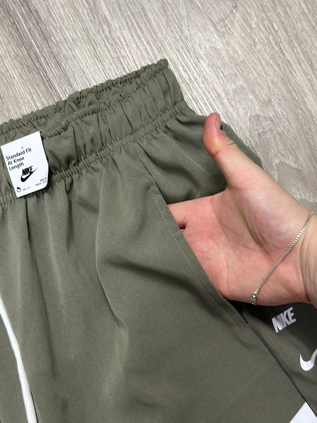 SHORTS TACTEL NK SWOOSH + JUST 25 - VERDE OLIVA