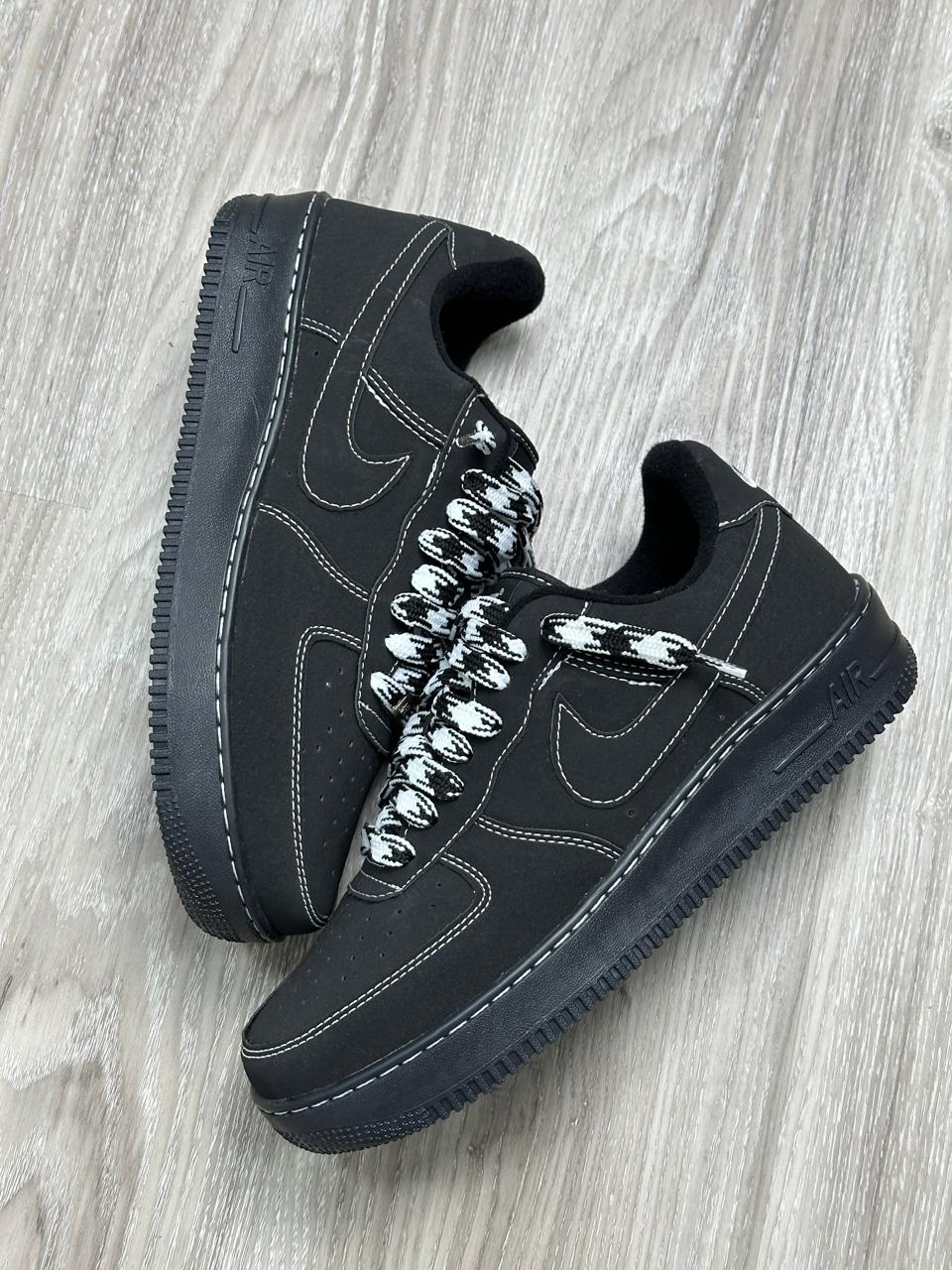 TÊNIS NK AIR FORCE 1 - TRAVIS