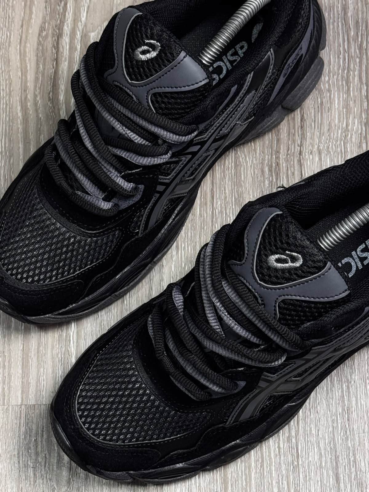 TÊNIS ASICS GEL NYC - PRETO E GRAFITE