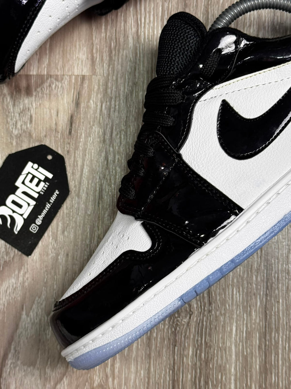 TÊNIS NK JORDAN 1 - GLOSSY BLACK