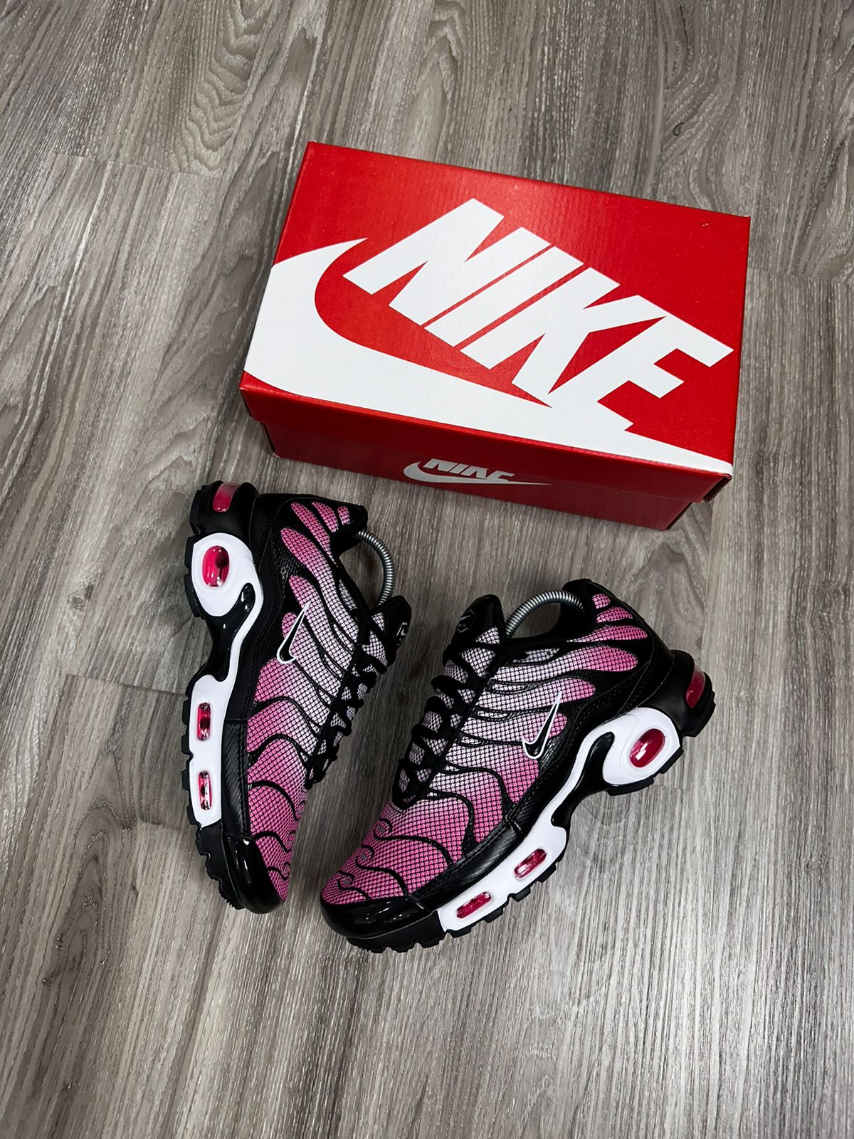 TÊNIS NK AIR MAX PLUS TN SUNSET PULSE