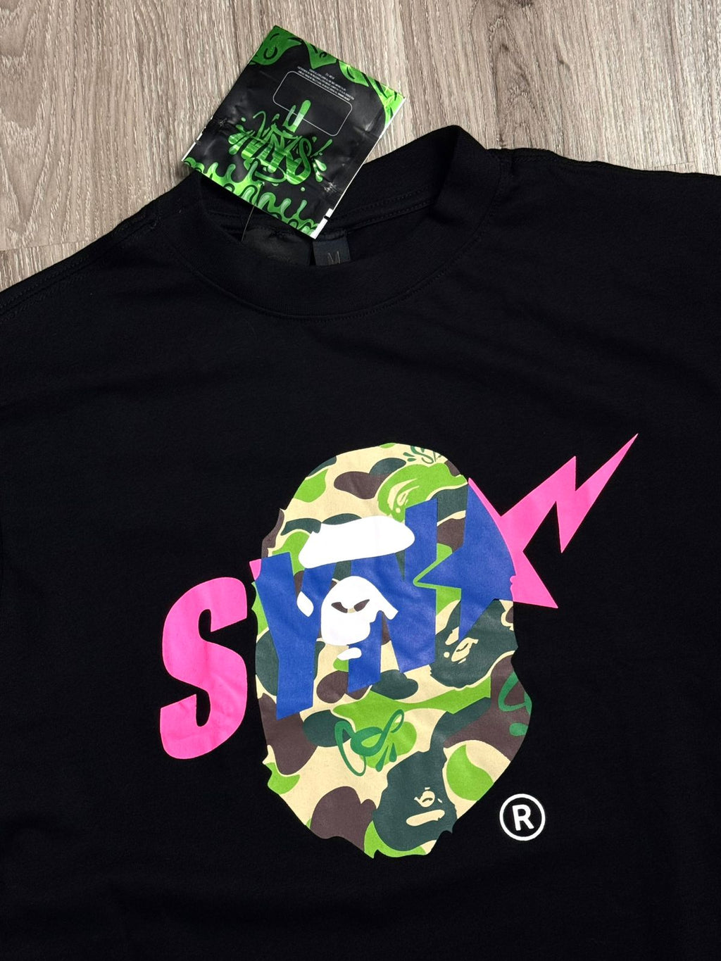CAMISETA SYNA X BAPE - PRETA