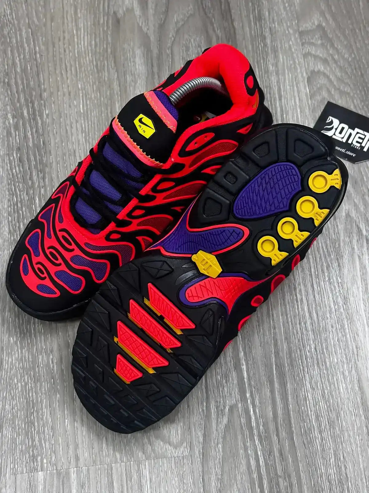 TÊNIS NK AIR MAX PLUS TN - DRIFT RED