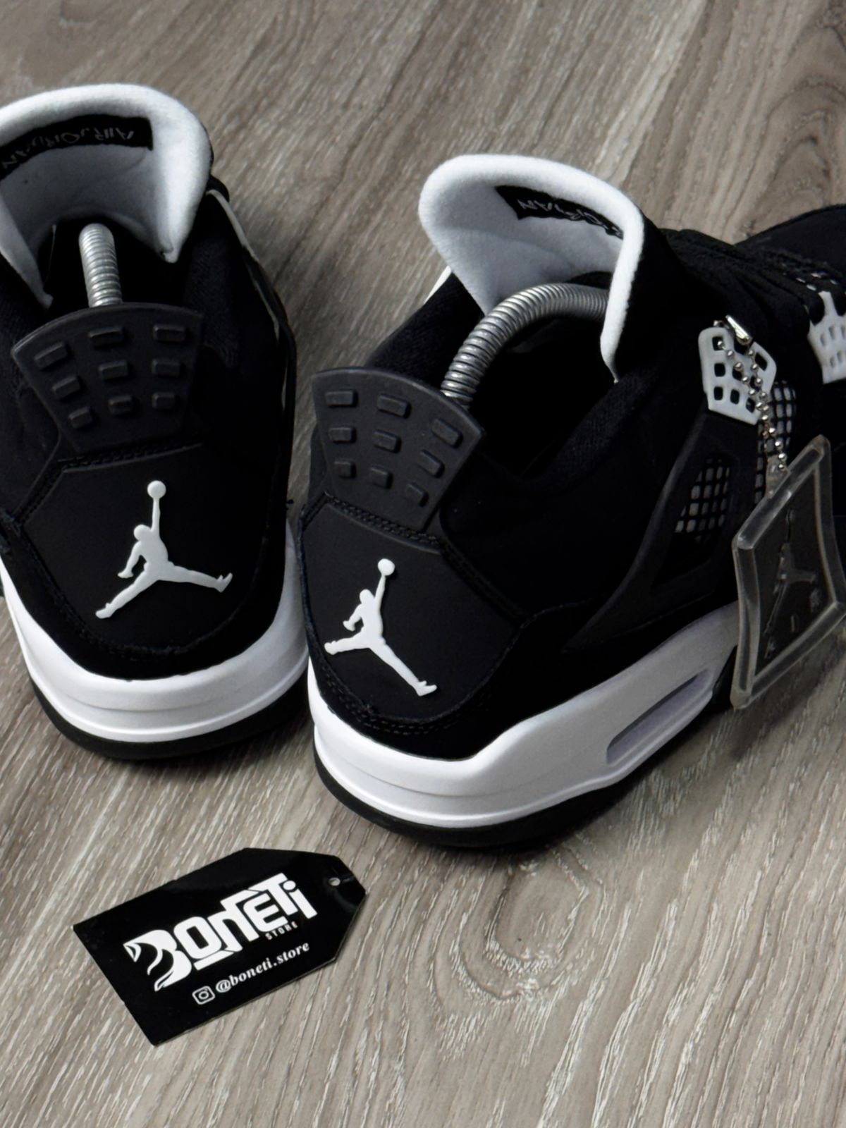 TÊNIS NK JORDAN 4 - WHITE THUNDER
