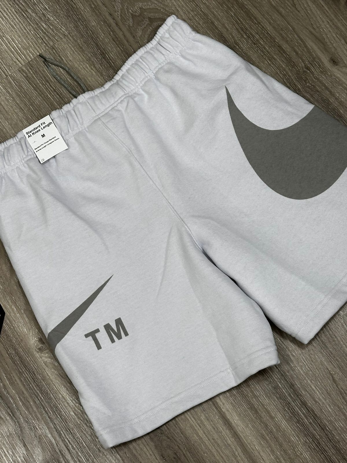 SHORTS MOLETOM NK BIG SWOOSH TM - GELO