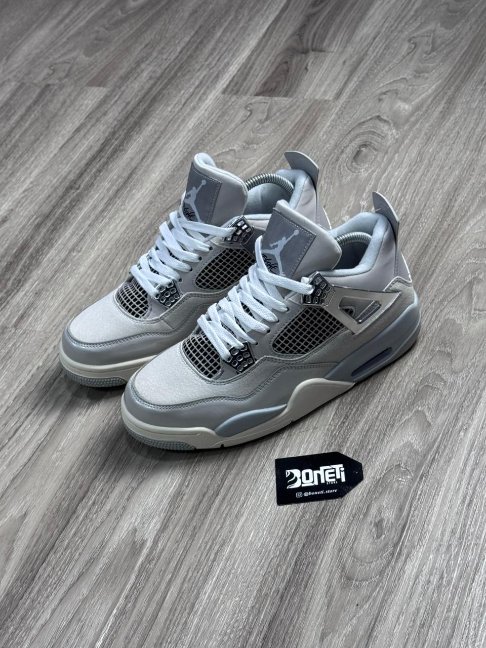 TÊNIS NK JORDAN 4 - FROZEN MOMENTS