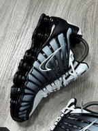 TÊNIS NK SHOX TL 12 MOLAS - BLACK PURE PLATINUM WHITE