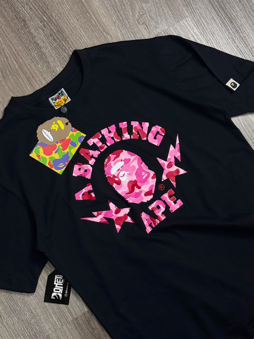 CAMISETA BAPE CAMO STA COLLEGE PINK - PRETA