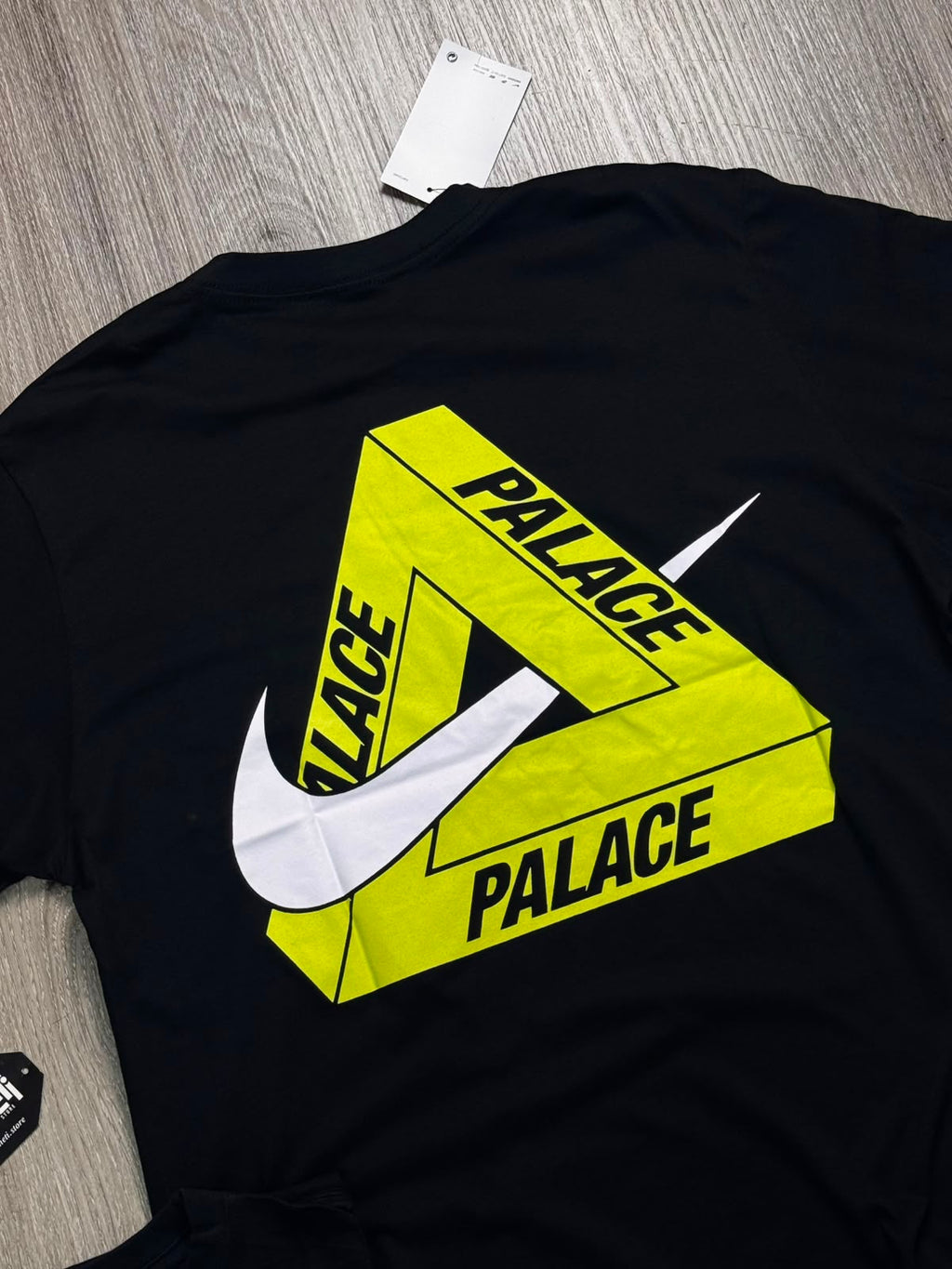 CAMISETA NK X PALACE - PRETA