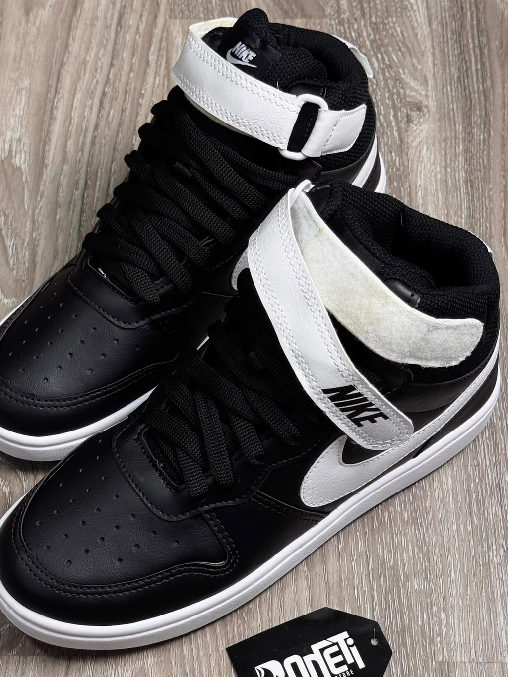 TÊNIS NK COURT BOROUGH MID - PRETO BRANCO