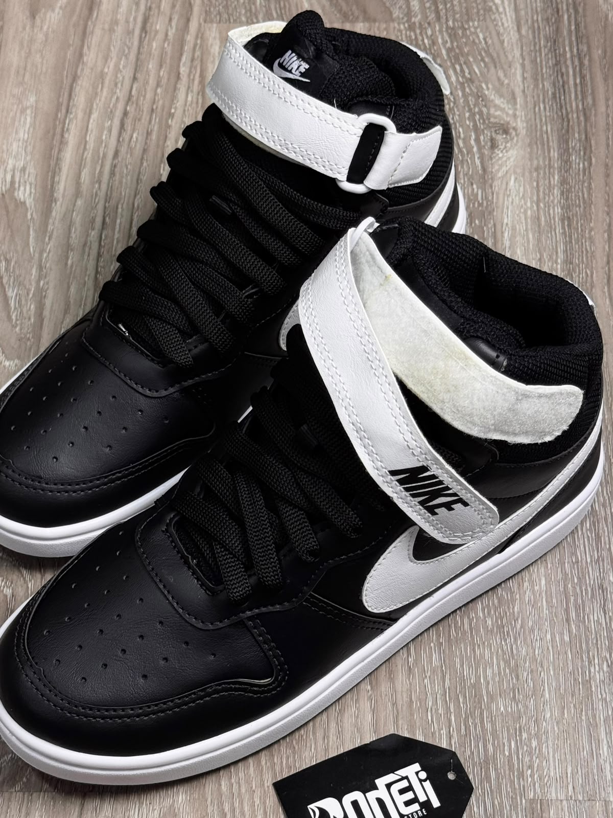 TÊNIS NK COURT BOROUGH MID - PRETO BRANCO