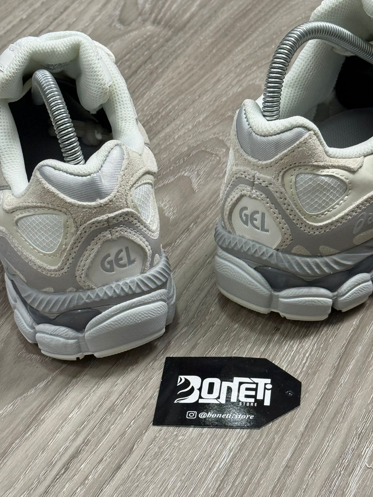 TÊNIS ASICS GEL NYC - BEGE