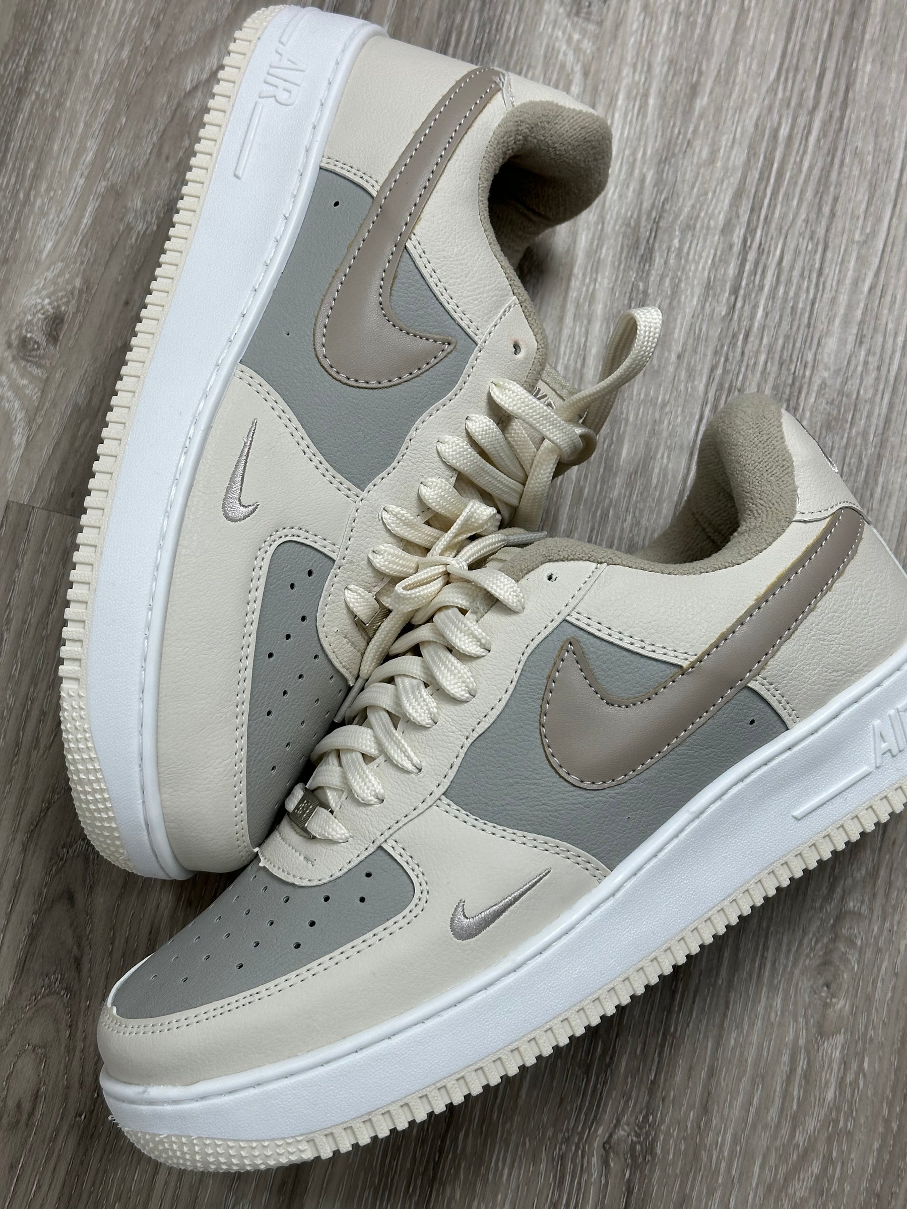 TÊNIS NIKE FORCE 1 - FÓSSIL CREME