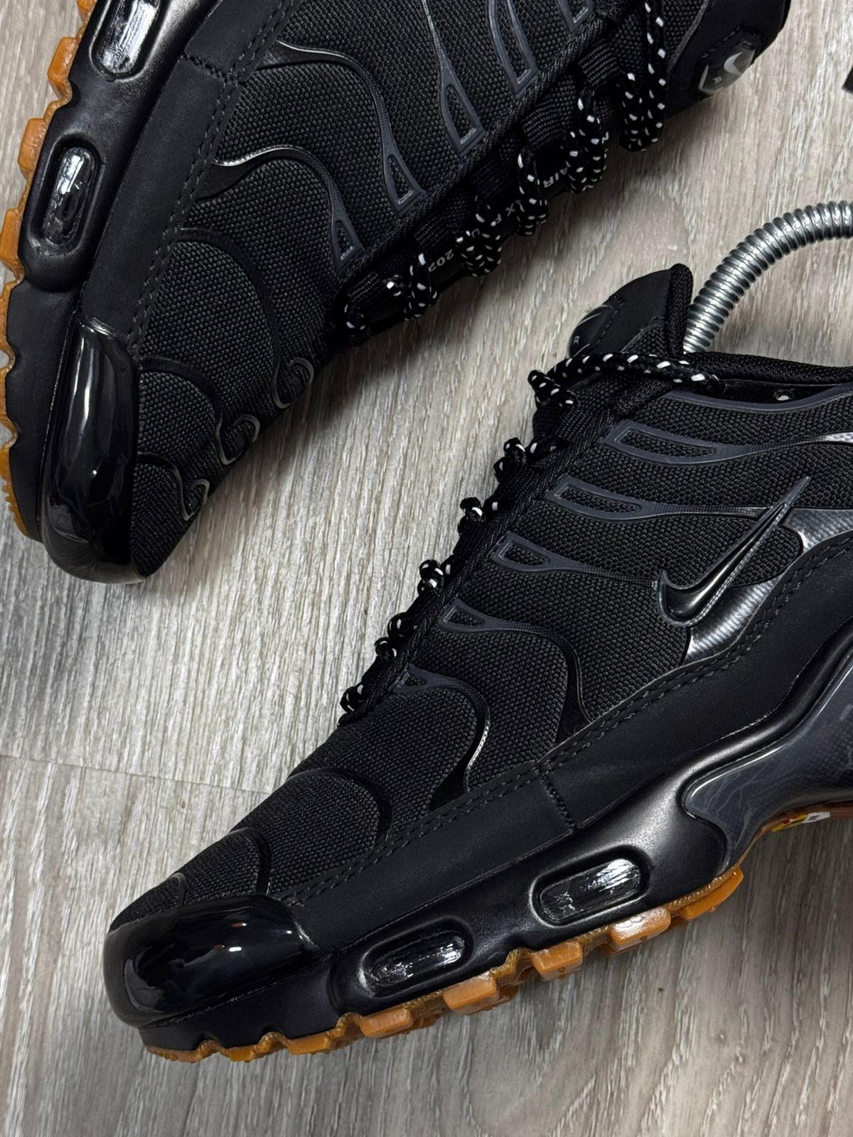 TÊNIS NK AIR MAX PLUS TN - BLACK GUM
