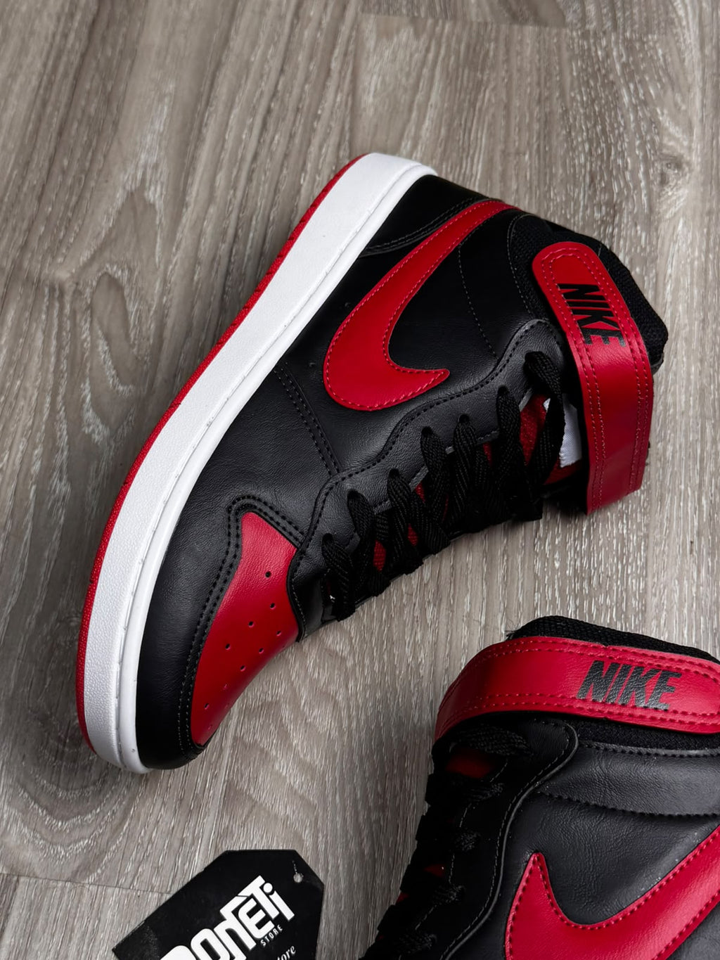 TÊNIS NK COURT BOROUGH MID - VERMELHO