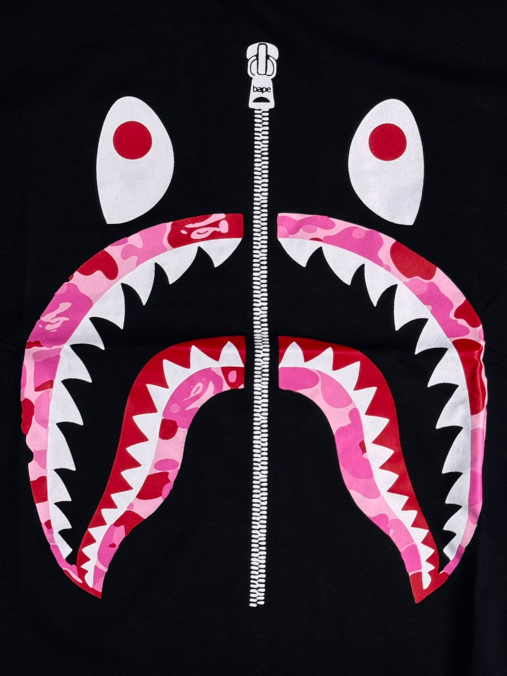 CAMISETA BAPE CAMO SHARK PINK - PRETA