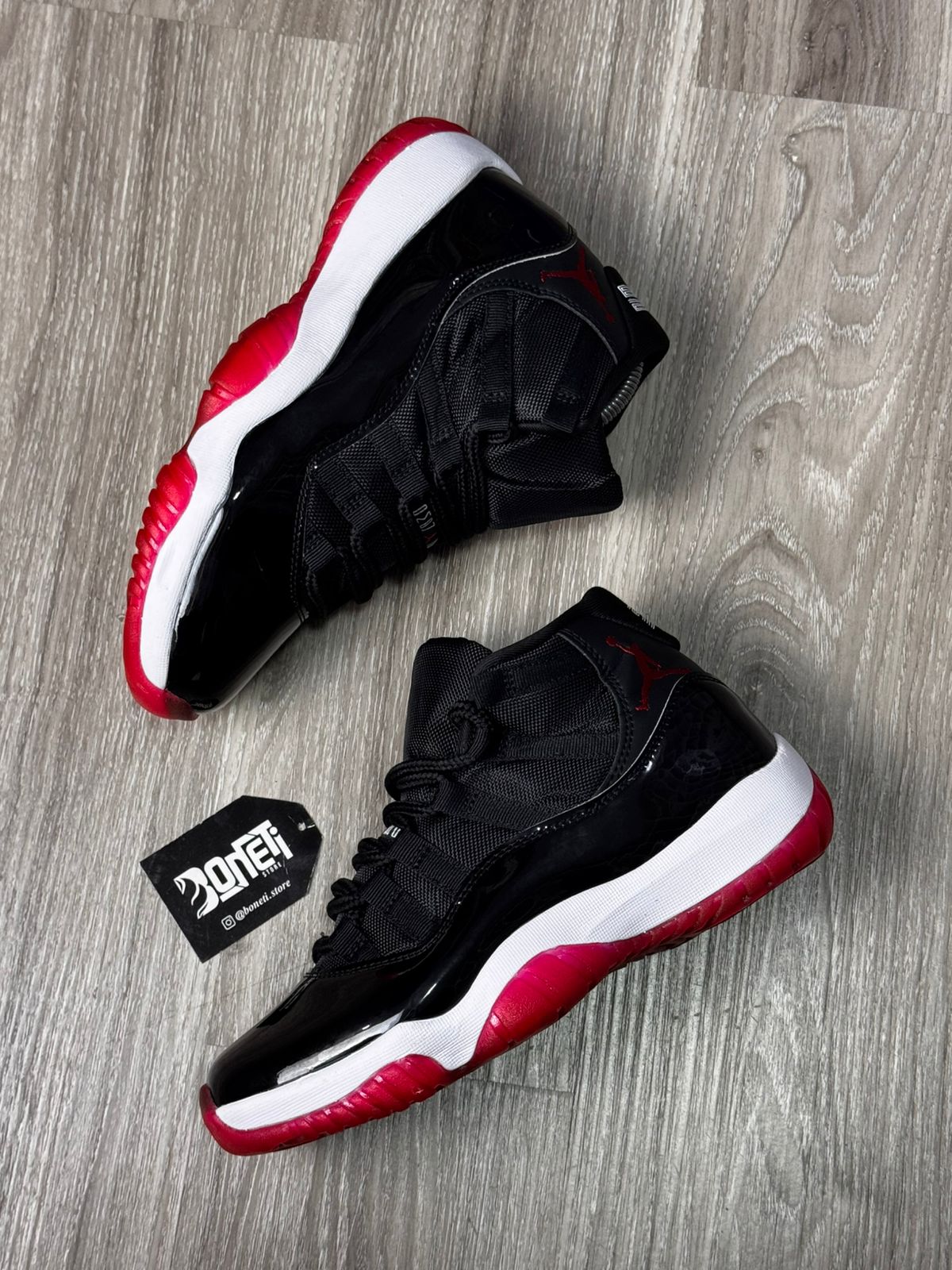TÊNIS NK JORDAN 11 - BRED
