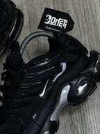 TÊNIS NK AIR MAX PLUS TN - BLACK SILVER