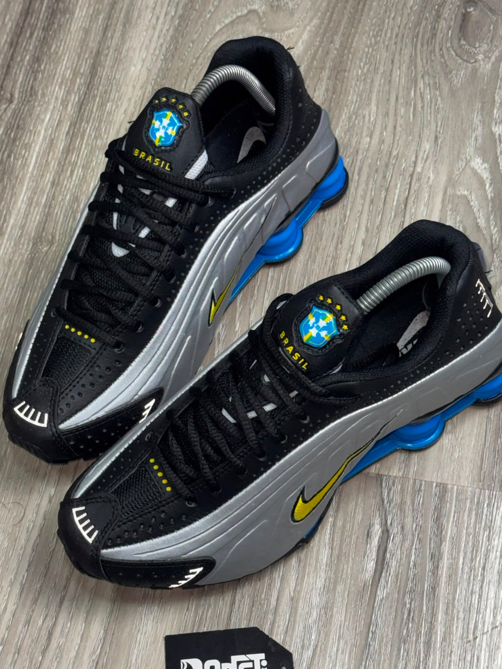 TÊNIS NK SHOX R4 BR