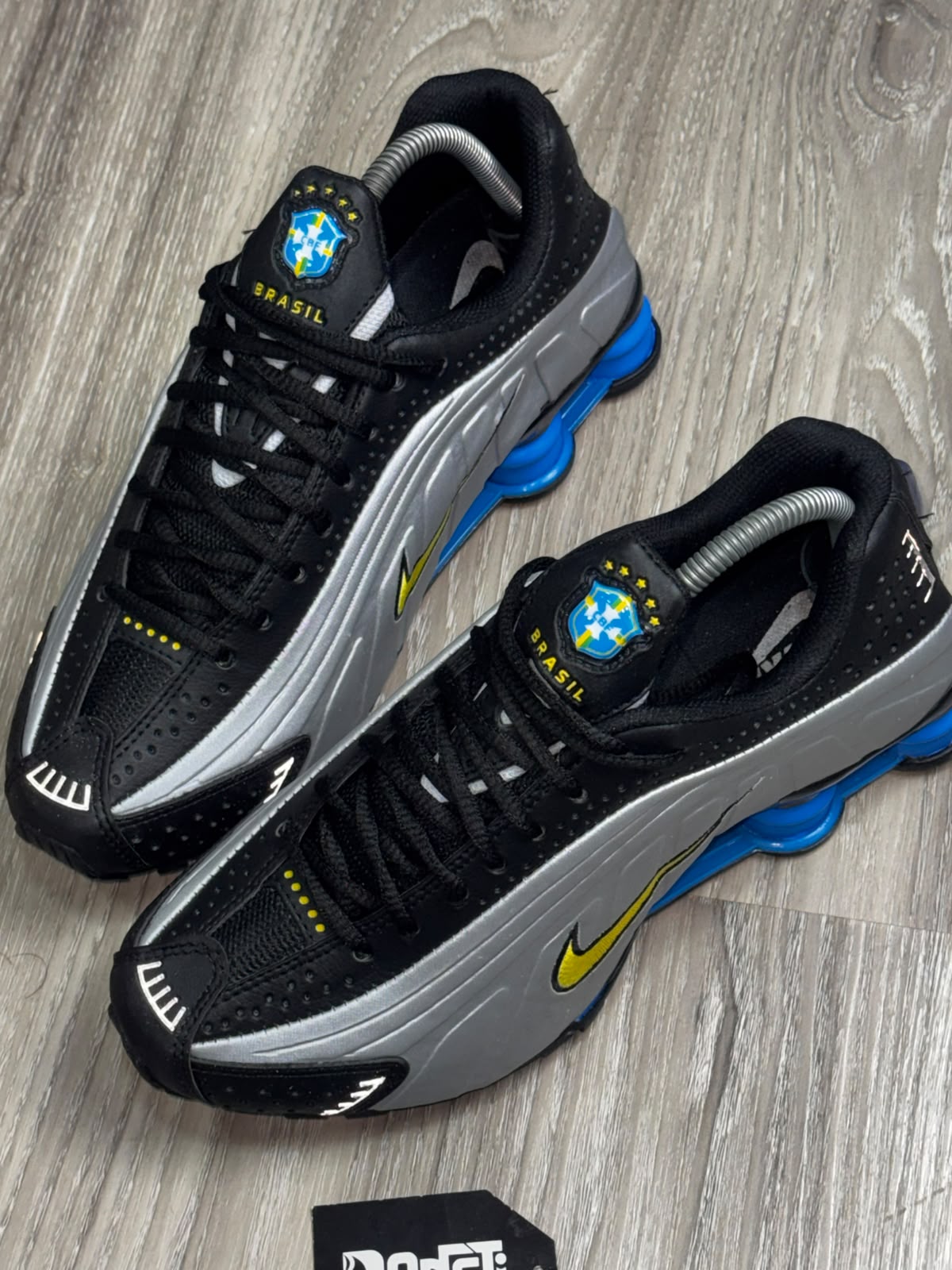 TÊNIS NK SHOX R4 BR