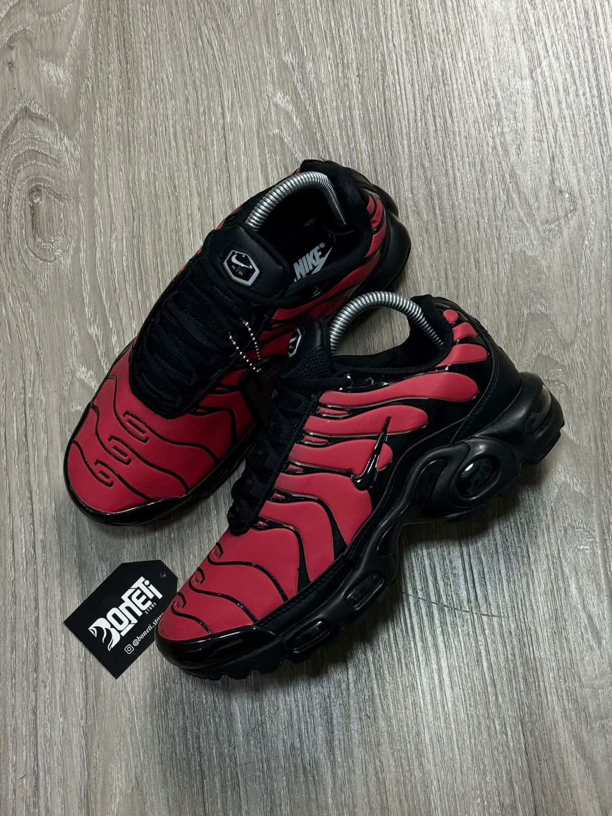 TÊNIS NK AIR MAX PLUS TN CHANGE COLOR - RED