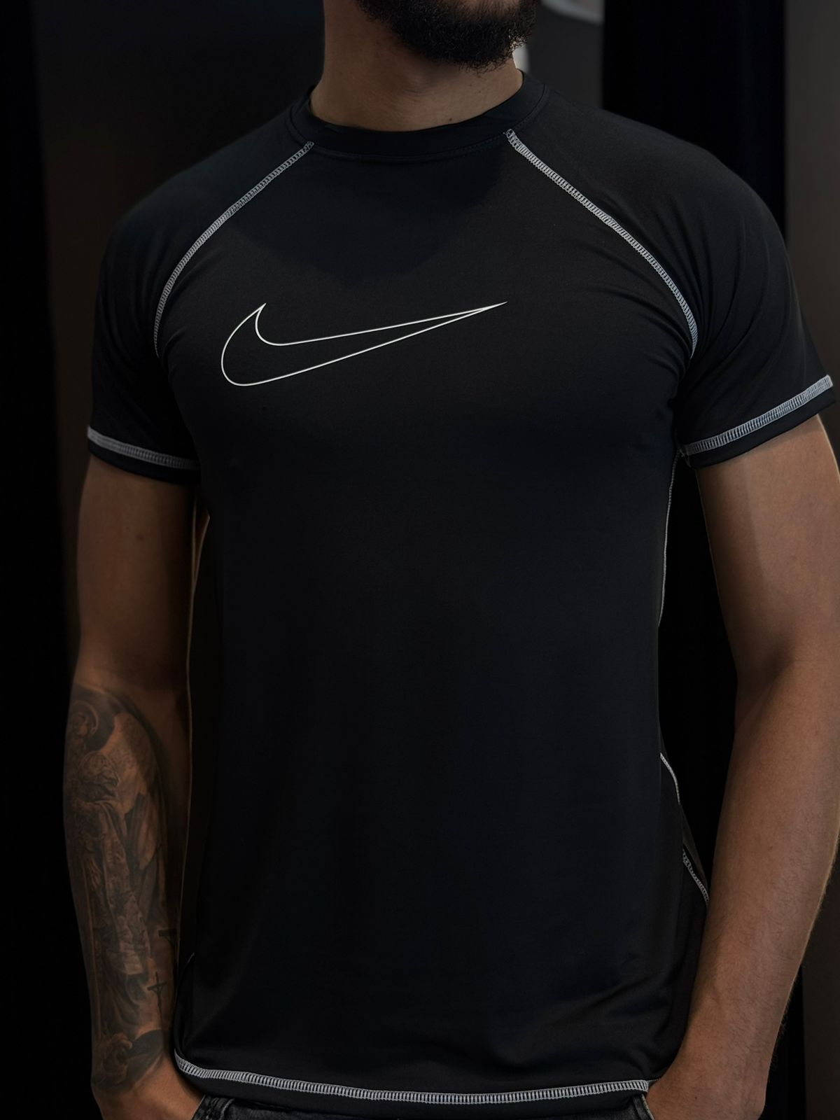 CAMISETA NK DRI-FIT SWOOSH VAZADO - PRETO