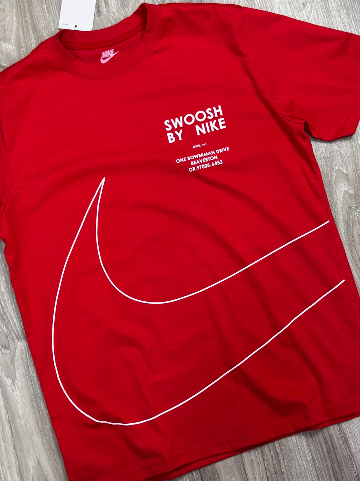 CAMISETA NK SWOOSH BY - VERMELHA