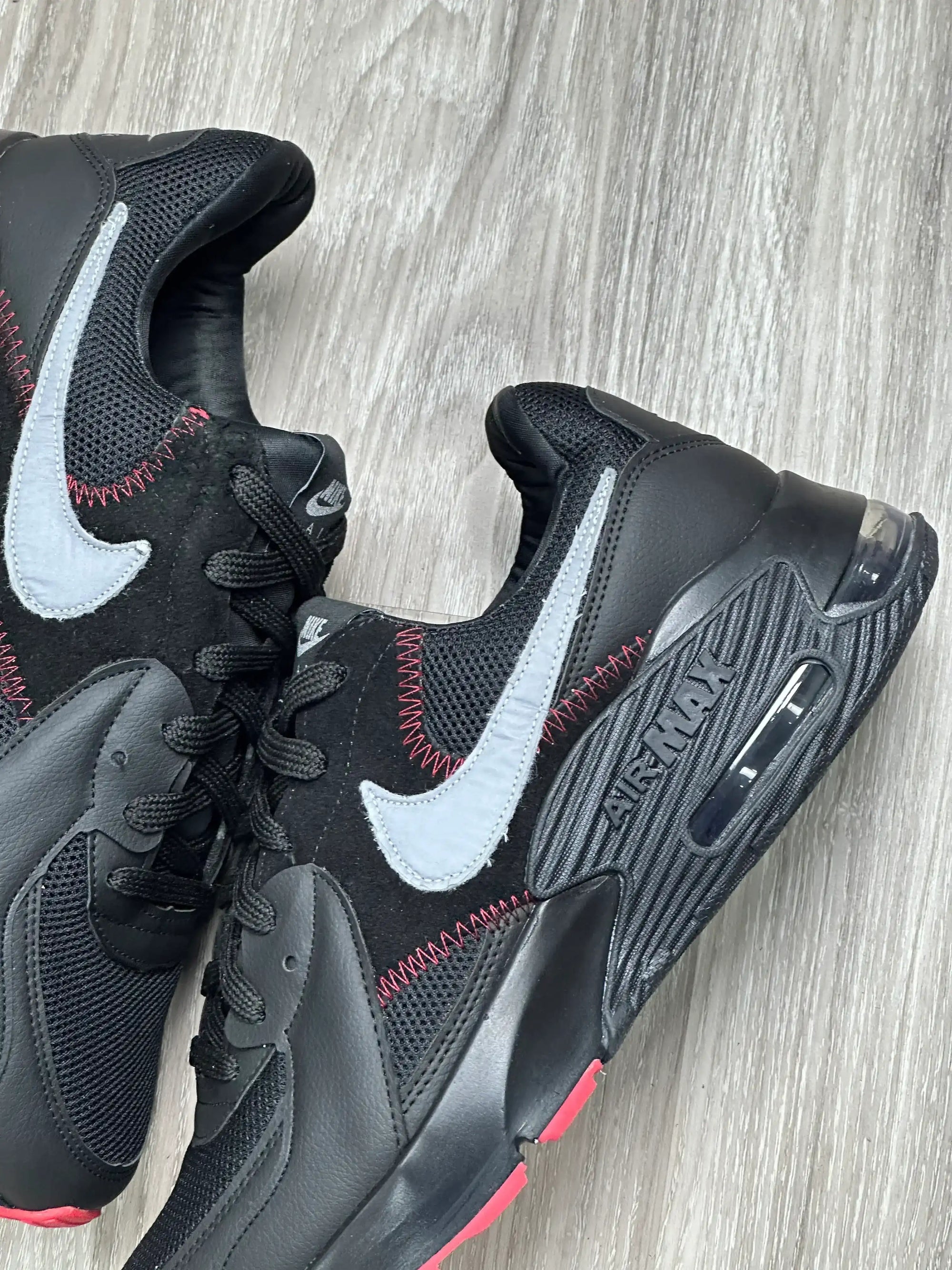 TÊNIS NK AIR MAX EXCEE - PRETO/VERMELHO