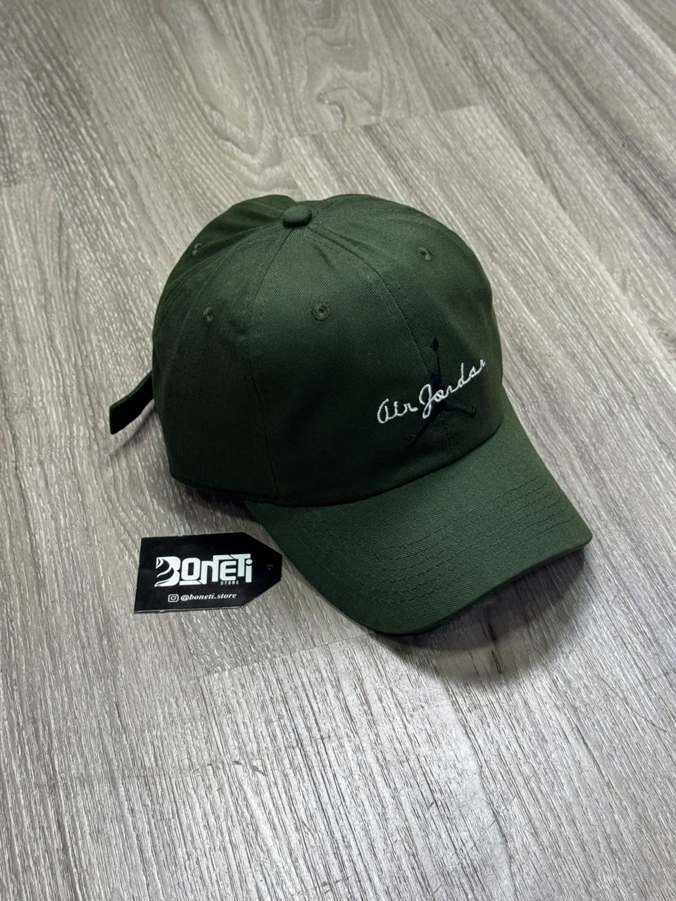 BONÉ AIR JORDAN CLUB SCRIPT - VERDE MILITAR