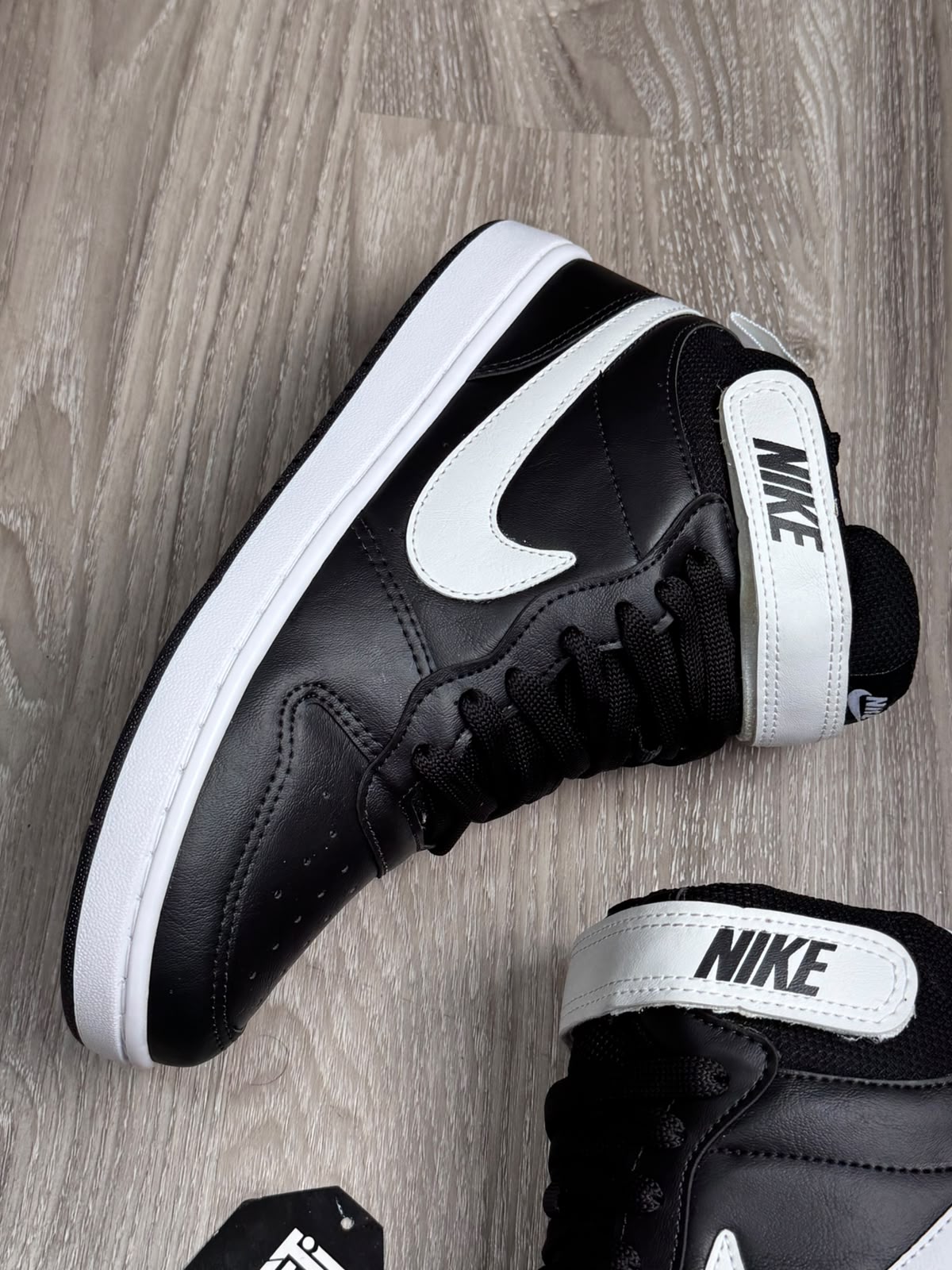 TÊNIS NK COURT BOROUGH MID - PRETO BRANCO