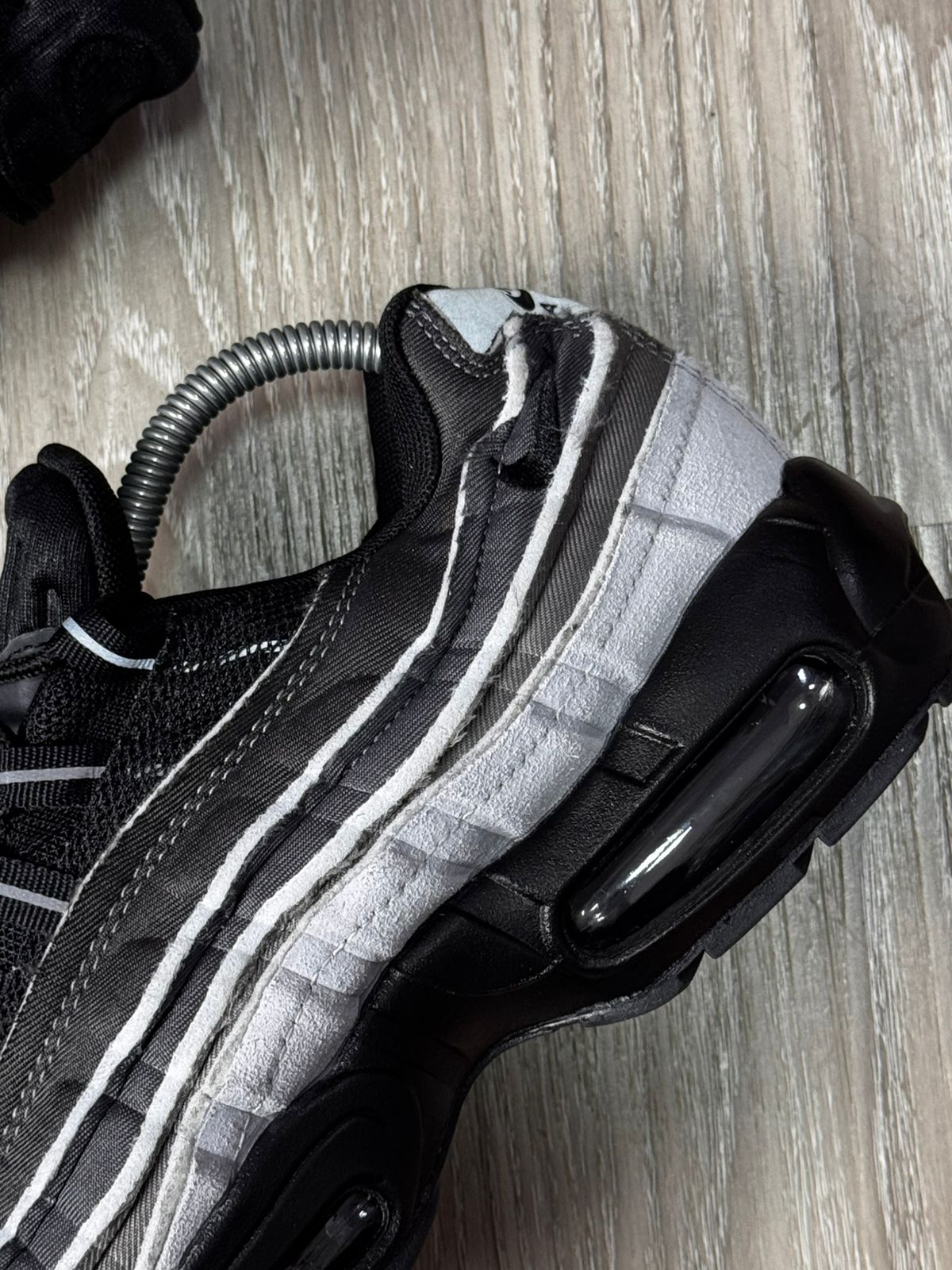 TÊNIS NK AIR MAX 95 X COMME DES GARÇONS - CINZA E PRETO