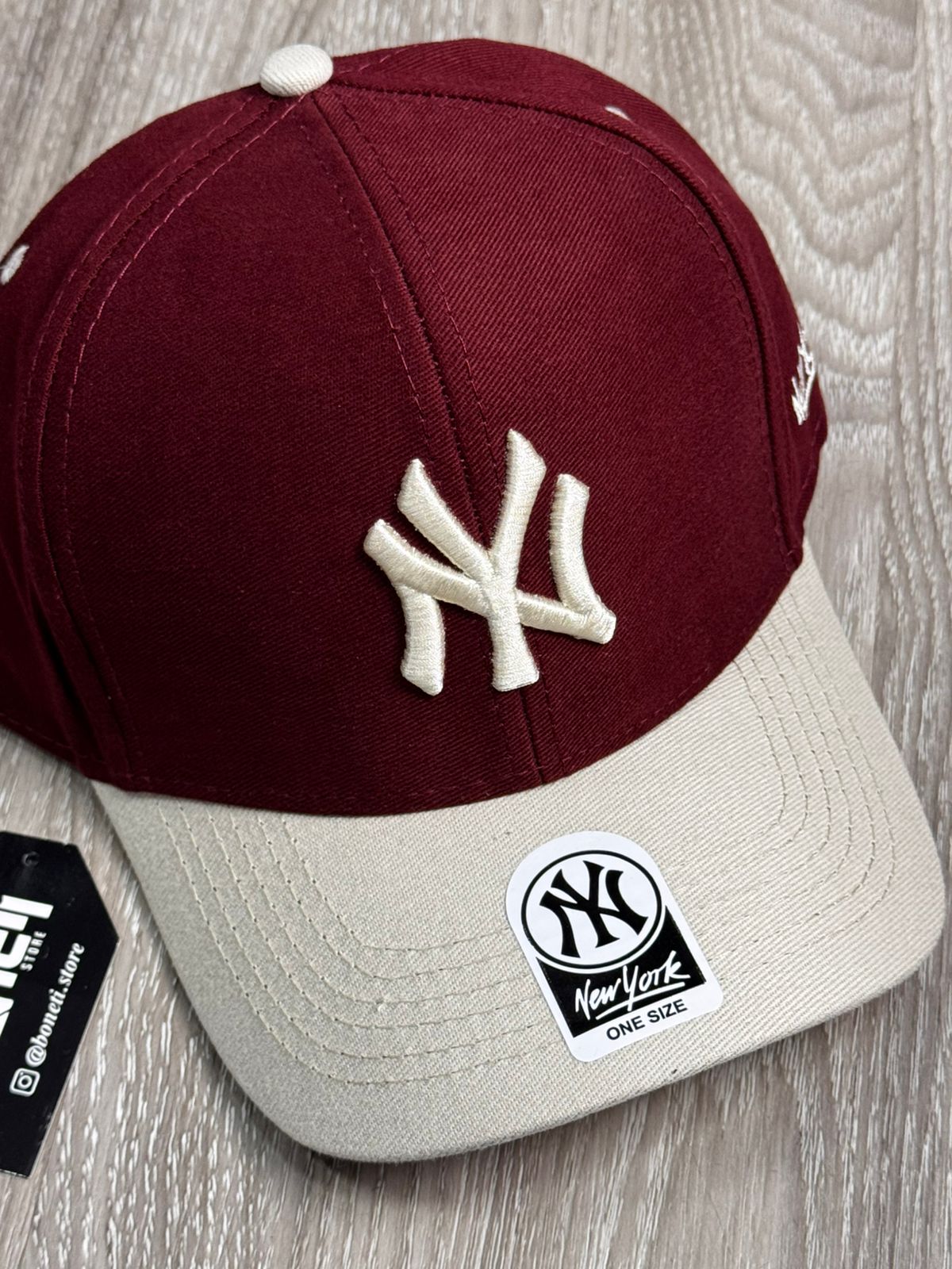 BONÉ NEW ERA LOGO - VINHO/CREME
