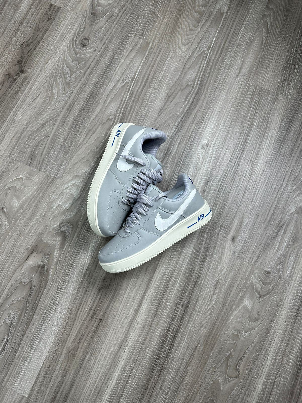 TÊNIS NK AIR FORCE 1 - GREY ROYAL