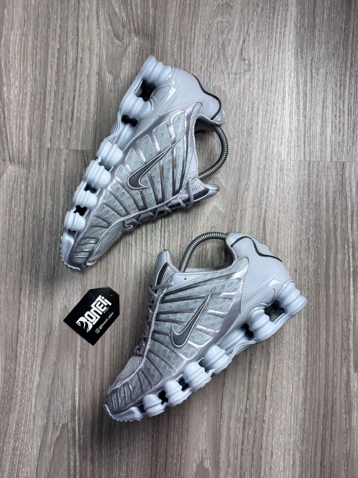 TÊNIS NK SHOX TL 12 MOLAS - PLATINUM