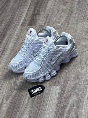 TÊNIS NK SHOX 12 MOLAS - TRIPLE WHITE