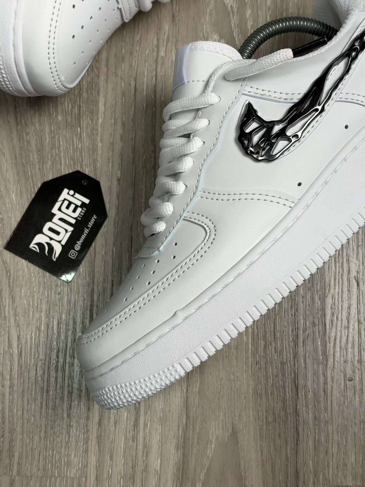 TÊNIS NK FORCE 1 LIQUID METAL SWOOSH - BRANCO
