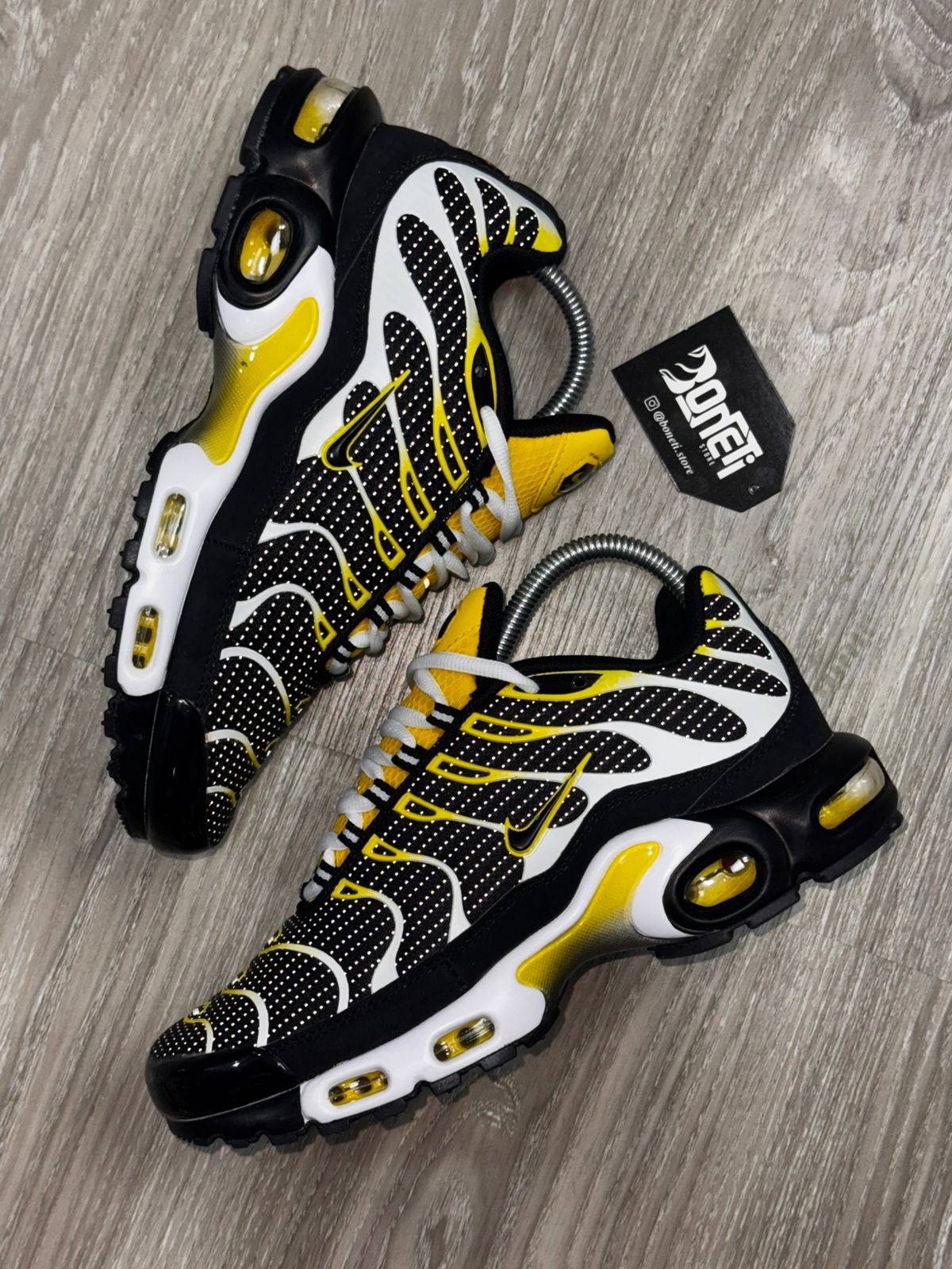 TÊNIS NK AIR MAX PLUS TN - TÁXI